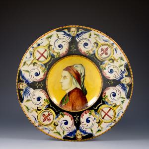 Piatto a cappello di prete con ritratto di Dante